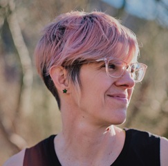 Photo of author Alisa Alering