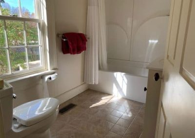 FARMHOUSE BATHROOM